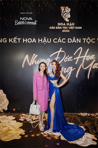 Hoa hậu Nguyễn Thị Nhuần đẹp thôi miên trên thảm đỏ Hoa hậu các dân tộc Việt Nam