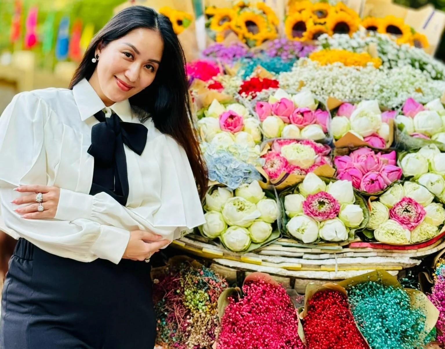  Khánh Thi khoe nhan sắc mặn mà sau hơn một tháng sinh con thứ 3