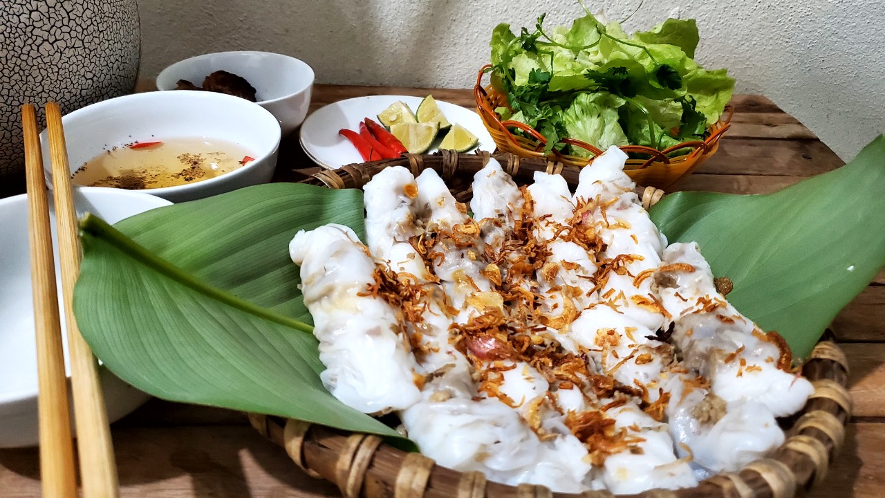 Về xứ Thanh ghé hàng bánh cuốn, ăn một lần nhớ mãi