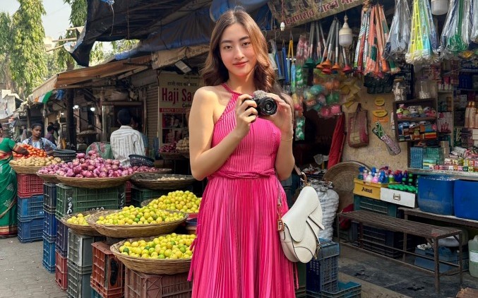  Lương Thùy Linh lên đồ như dự tiệc đi chợ ở Ấn Độ