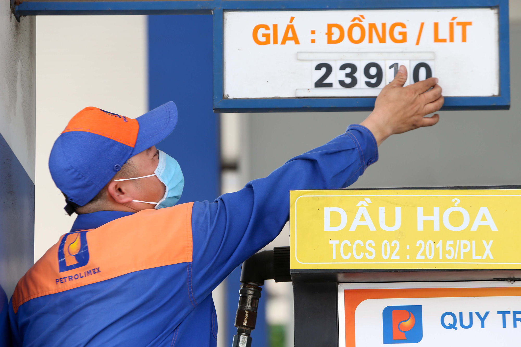  Giá xăng dầu đồng loạt tăng từ 15h00 chiều nay