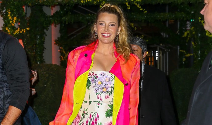  Blake Lively dự thảm đỏ lần đầu sau sinh con thứ tư