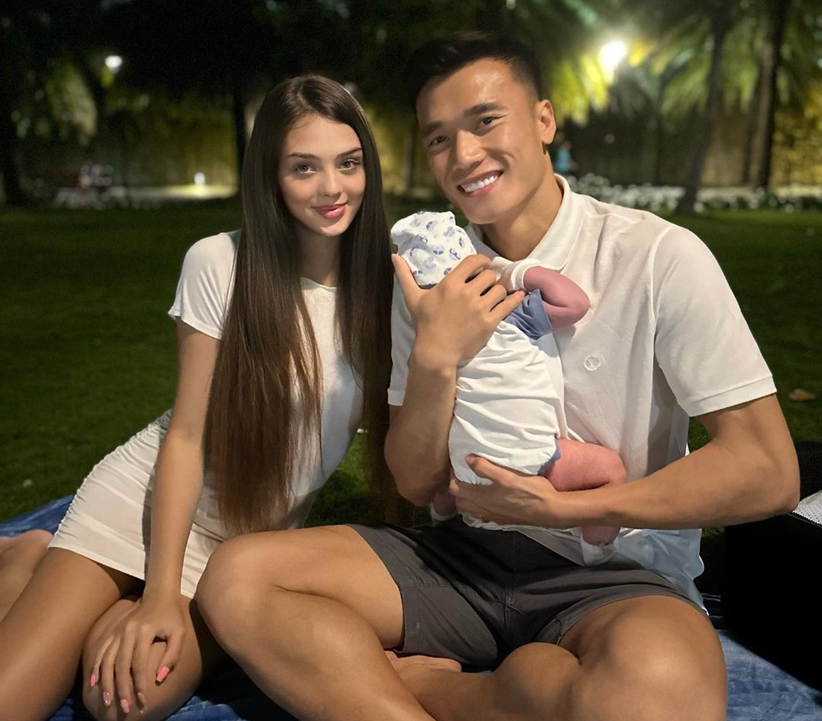  Một năm kết hôn của Bùi Tiến Dũng và vợ Tây