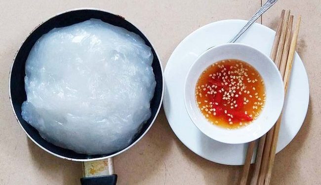 Cả tuổi thơ ùa về với món bột sắn chấm nước mắm của người Bình Định