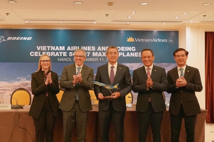 Vietnam Airlines ký mua 50 tàu bay Boeing 737 Max trị giá 10 tỷ USD	