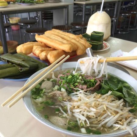 Phở Hòa Pasteur – Thương hiệu phở lâu đời Top 1 Việt Nam